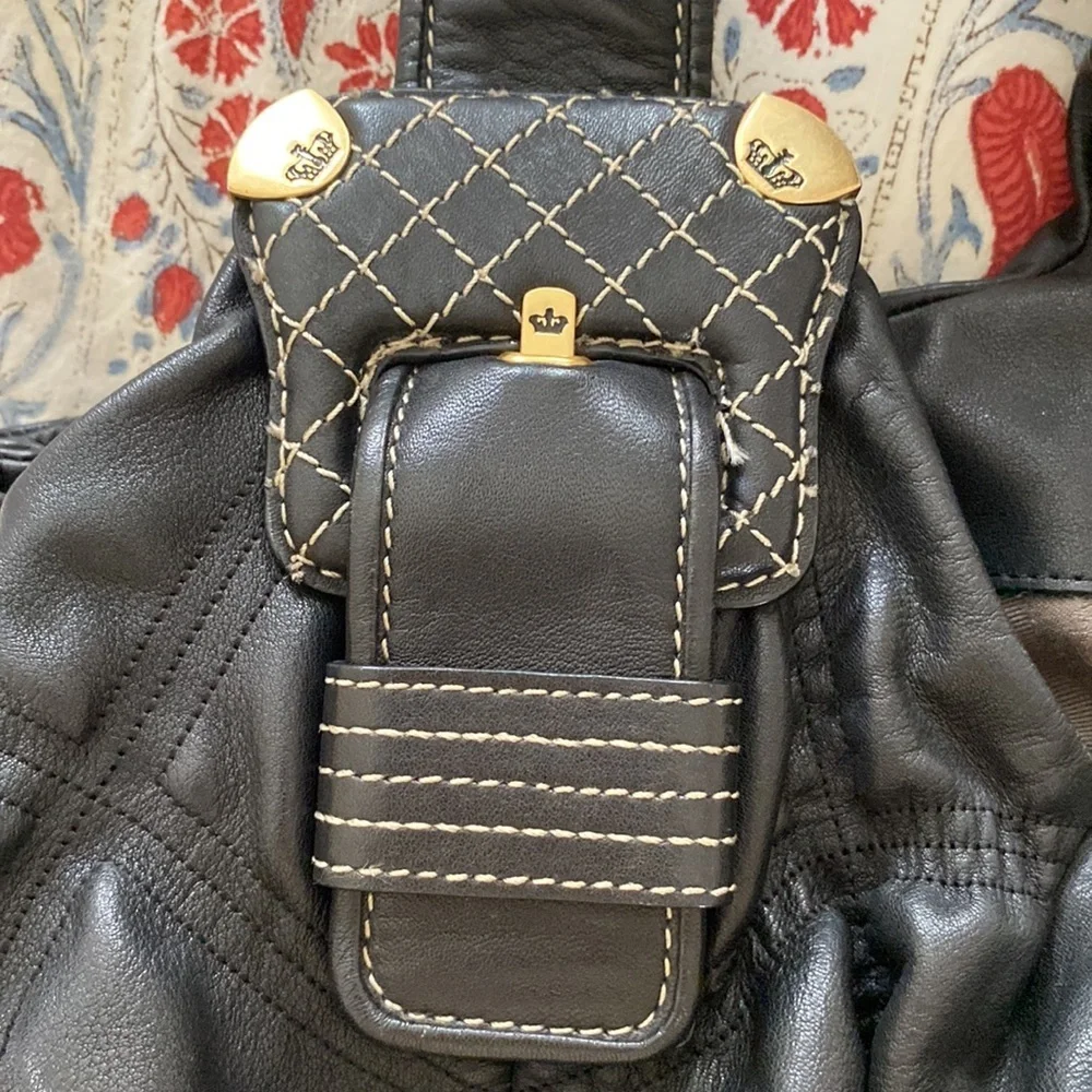 Juicy Couture quilted black shoulder hand bag with wide strap & inner po…